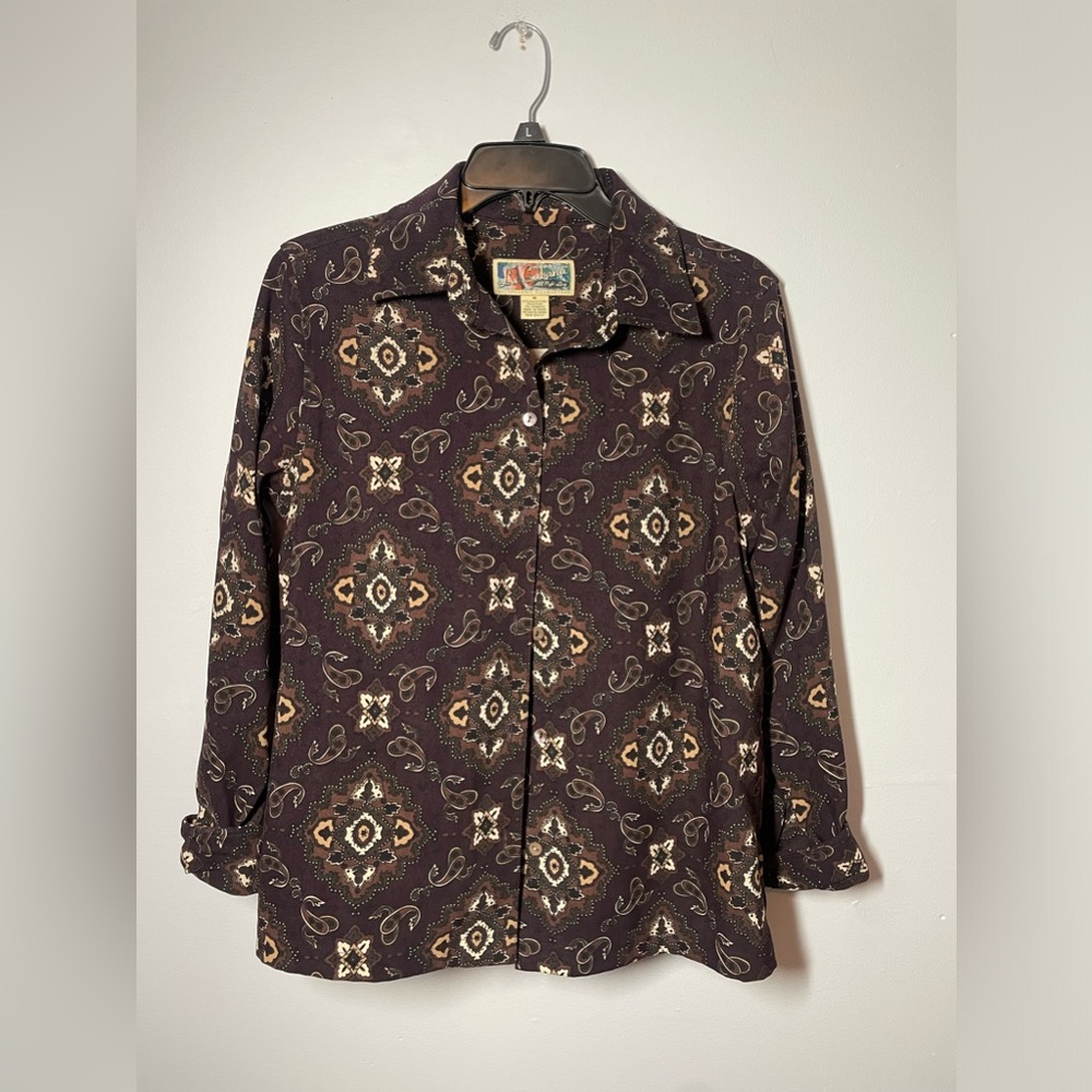 La Cabana women’s button down shirt! Great condition! 💜🤍